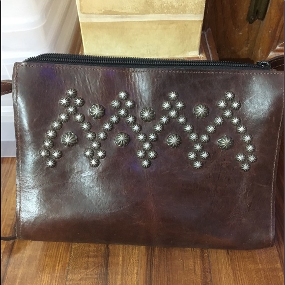 Two Bar West Leather shoulder Handbag Gently Used - Picture 2 of 3